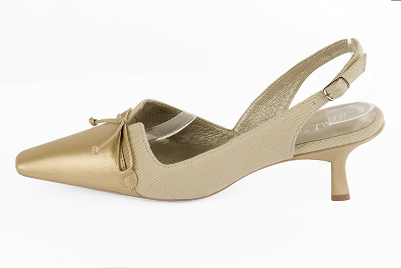 Gold and sand beige women's open back shoes, with a knot. Tapered toe. Medium spool heels. Profile view - Florence KOOIJMAN